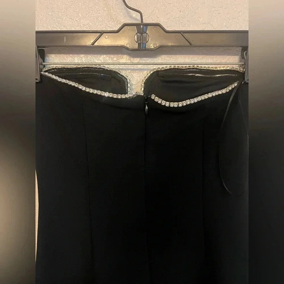 Heiress Beverly Hills Plunge Neck Strapless Midi Dress - Picture 7 of 8